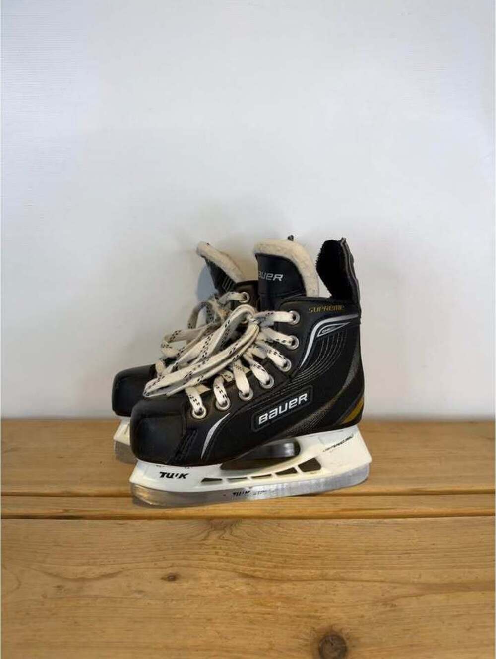 Bauer Supreme ONE20 Youth Ice Hockey Skates Size Y11 R US Y12 Shoe